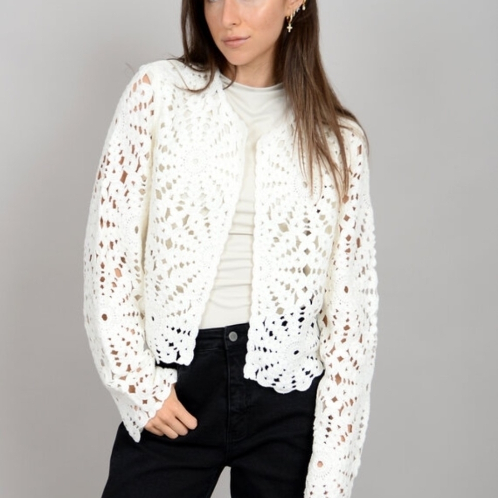 NWT, RD Style White Crochet Top.Size M